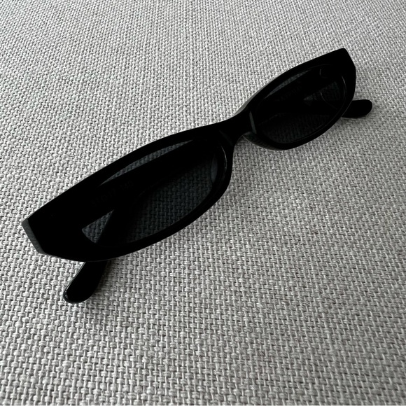 ROBERI & FRAUD Black Frances Sunglasses - Picture 11 of 16